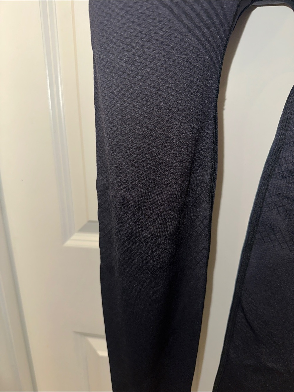 High-compression, High-Rise Black Seamless Performance Leggings - Picture 4 of 4